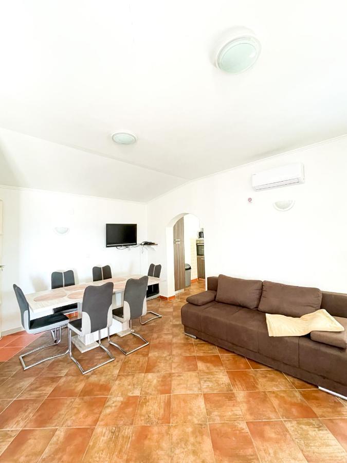 Beautiful Secluded Area Near Novalja Vacation House With Pool And Sea View Villa Lara 外观 照片