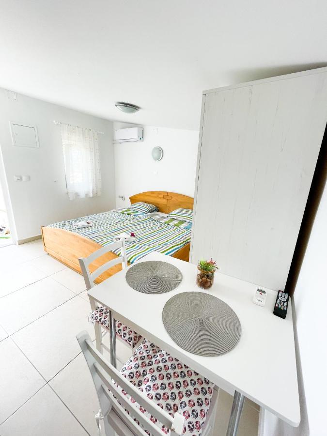 Beautiful Secluded Area Near Novalja Vacation House With Pool And Sea View Villa Lara 外观 照片