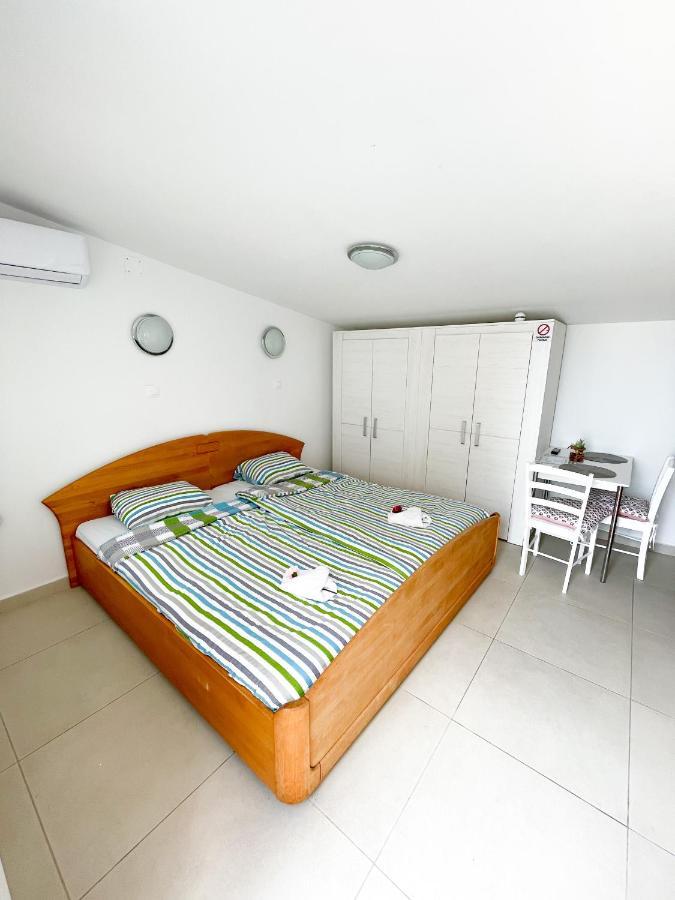 Beautiful Secluded Area Near Novalja Vacation House With Pool And Sea View Villa Lara 外观 照片